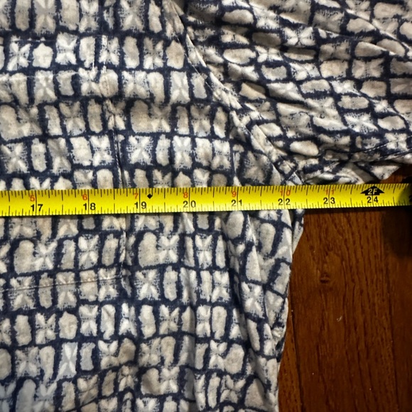 Crazy Horse Men's Button up Shirt Blue white Geometric print Rayon Size L GUC - Picture 8 of 10